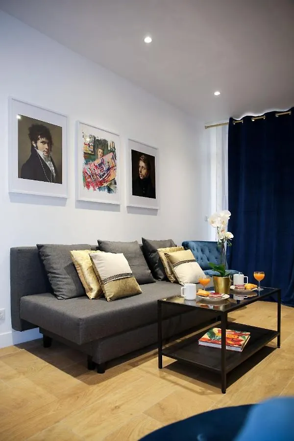 Big Studio Close To Montorgeuil Local Commercial